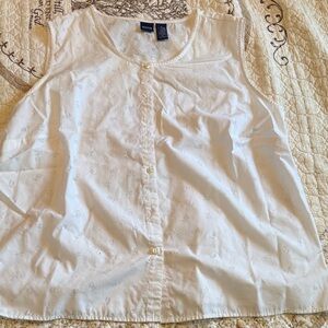 Basic Editions White Sleeveless Eyelet Button-Front Top